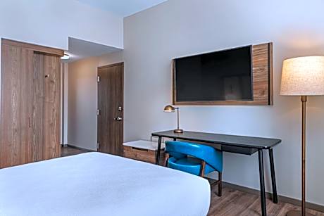 Extended Queen Room
