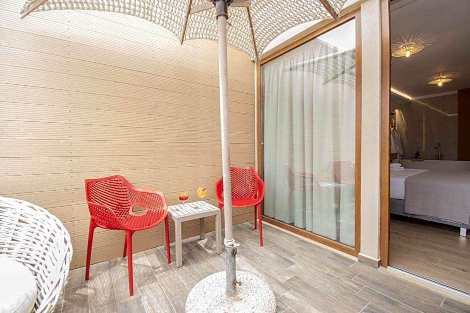 Yianna Caravel "by Checkin"