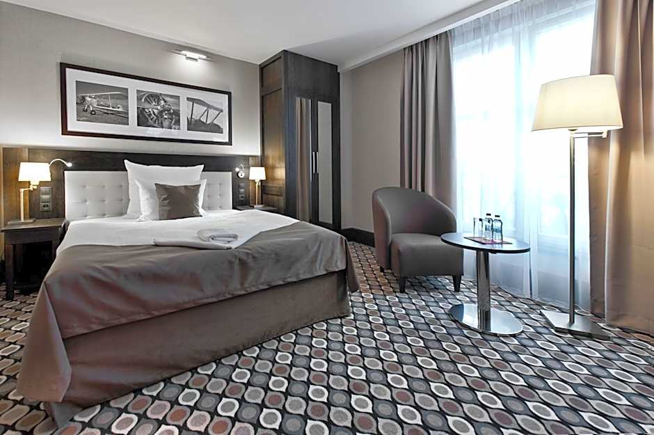 Red Baron Hotel & Restaurant