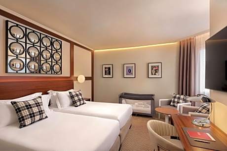 Guest Room with Twin beds