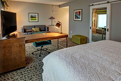 1 King Hearing Accessible Suite Non-Smoking