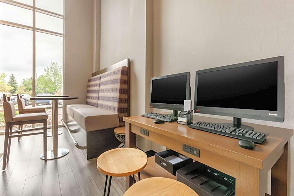 Cambria Hotel Denver International Airport