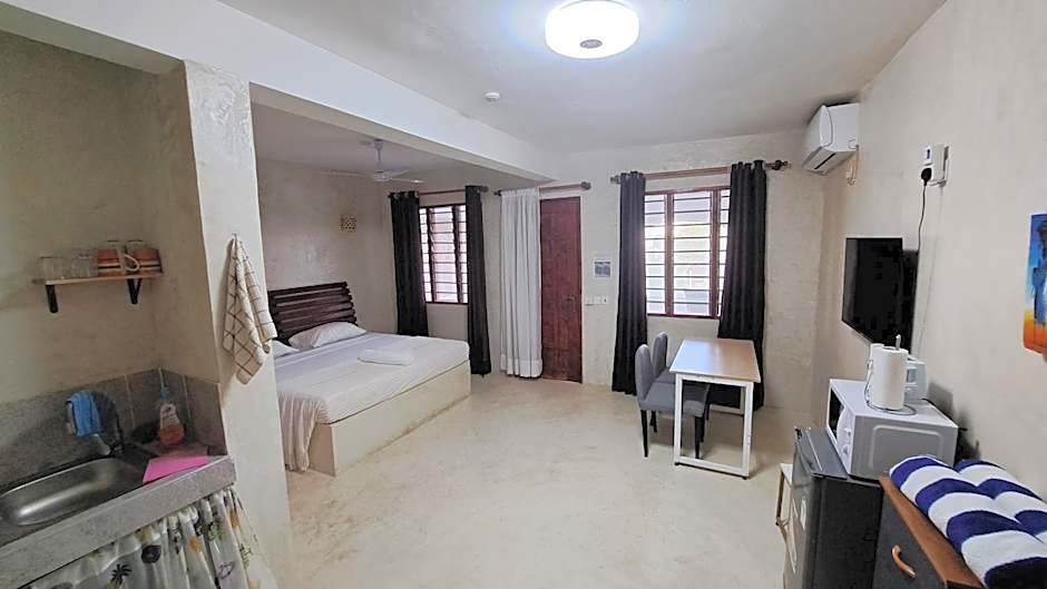 Kaleb's Beachfront Serviced Studio Apartments