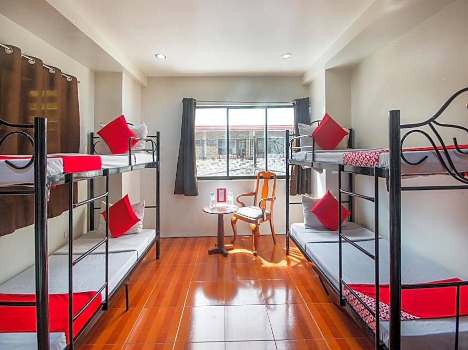 OYO 443 Maria Cristina Arcade Suites