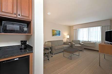 King suite with Bath Tub - hearing Accessible/Non-Smoking