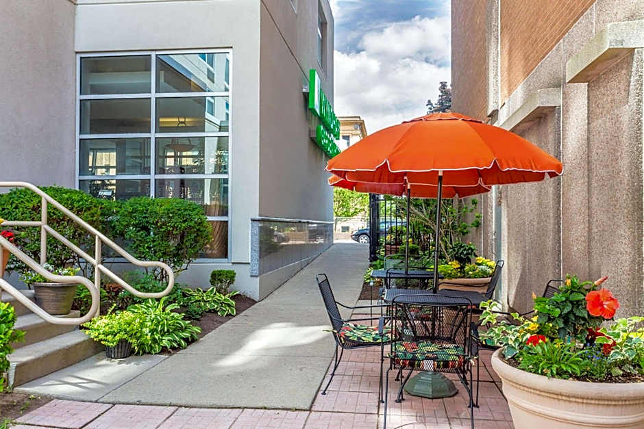 Wyndham Garden Buffalo Downtown