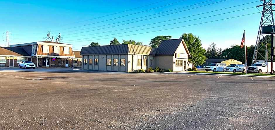 Country Club Inn & Suites