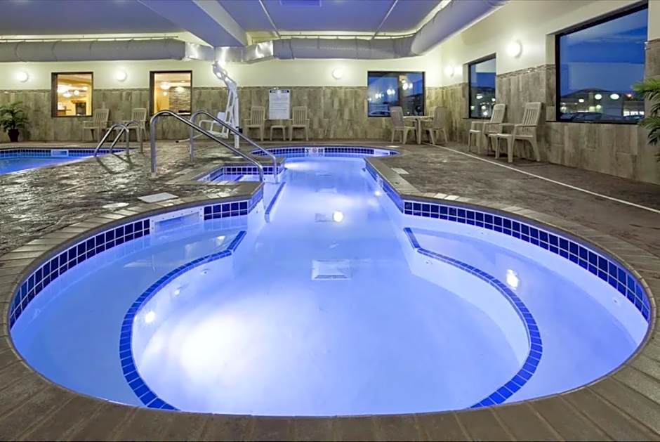 Comfort Inn & Suites Grand Forks near Alerus Center