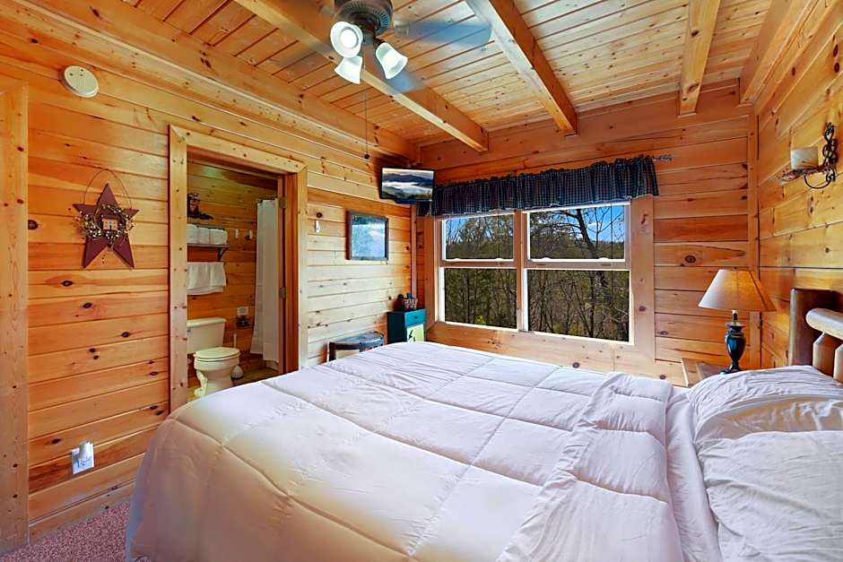Ryes and Shine Bootlegger's Cabin! Hot Tub* Pool* Arcade* Billiards *EV * Pet Friendly