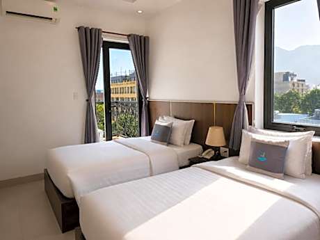 Twin Room with Mountain View