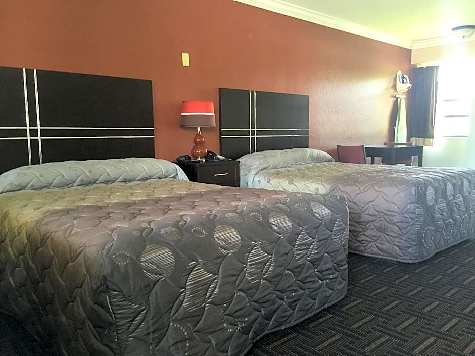Photo 1 of 4 of 2 Double Beds, Nonsmoking