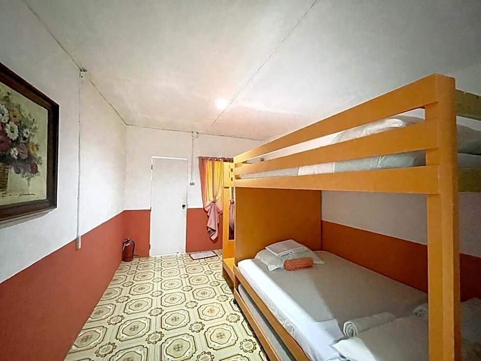 Merie Diz Sunrise Beach Resort by OYO – Oslob, IL