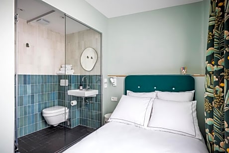 Single Room - La petite Amie