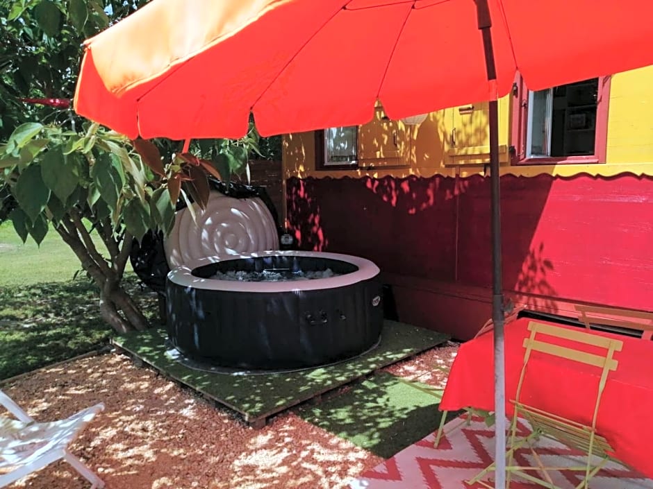 MAS MAURANE-Roulotte avec SPA privé aux portes d'ARLES