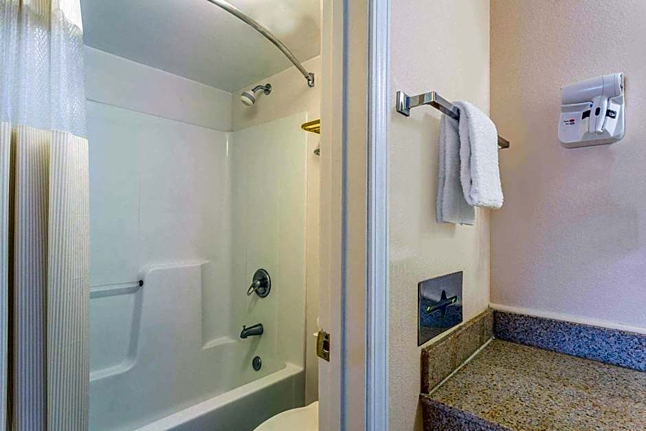 Days Inn by Wyndham Ashland