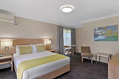 Quality Inn Carriage House