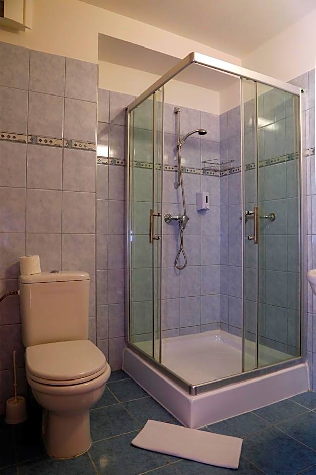 Six Inn Hotel