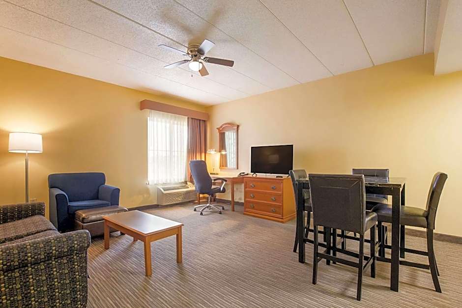 Quality Inn & Suites CVG Airport