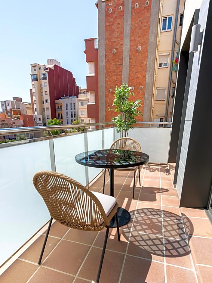 limehome Barcelona Carrer de Besalú 82