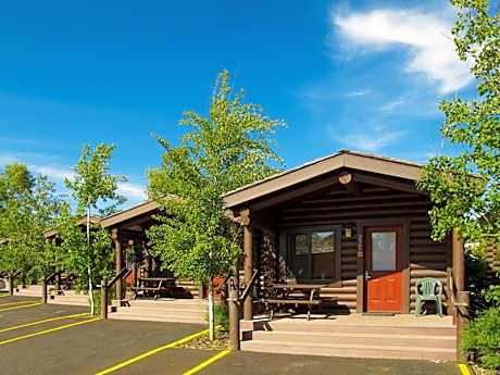 Log Cabin with two queen beds