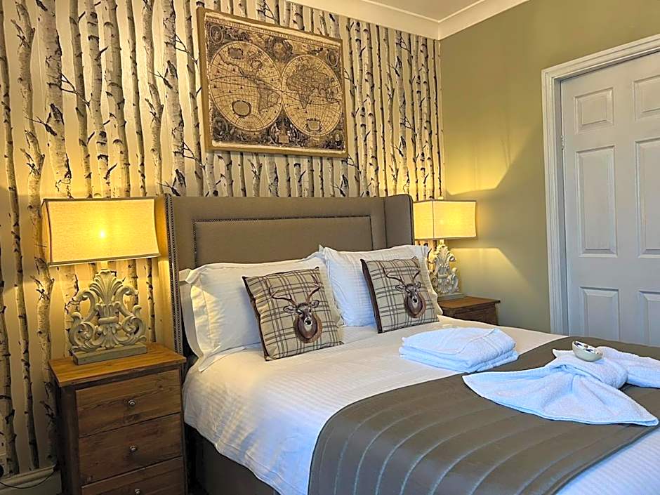 McGraths Hotel & Public Bar