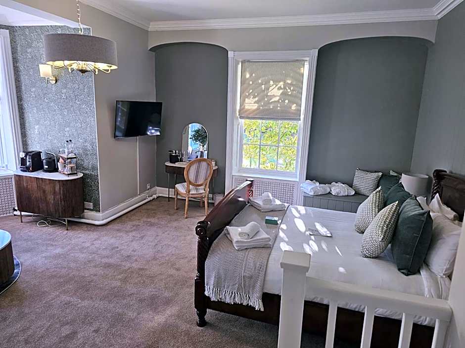 Woodland Manor Hotel