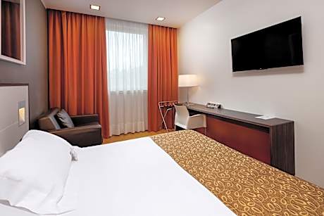 1 King Bed, Comfort Room