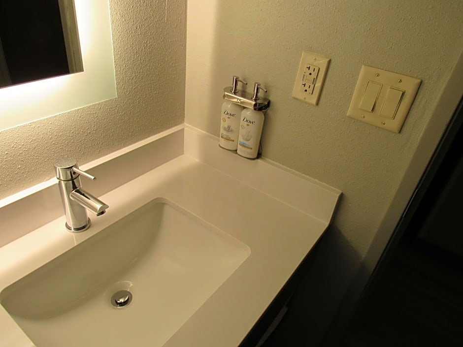 Holiday Inn Express Hotel & Suites Lincoln South By IHG