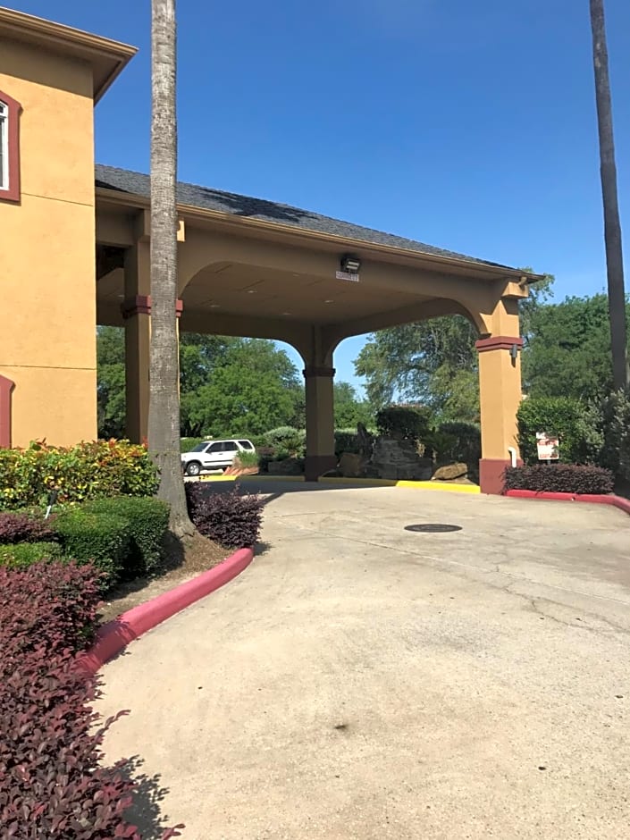 Camelot Inn and Suites
