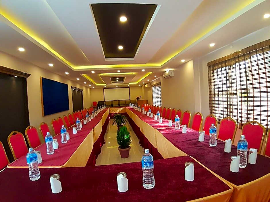 Hotel Crown Himalayas