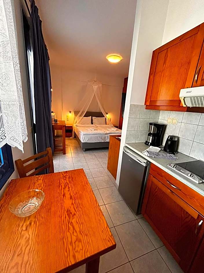 Finikas Studios & Apartments - Kalamaki Holidays