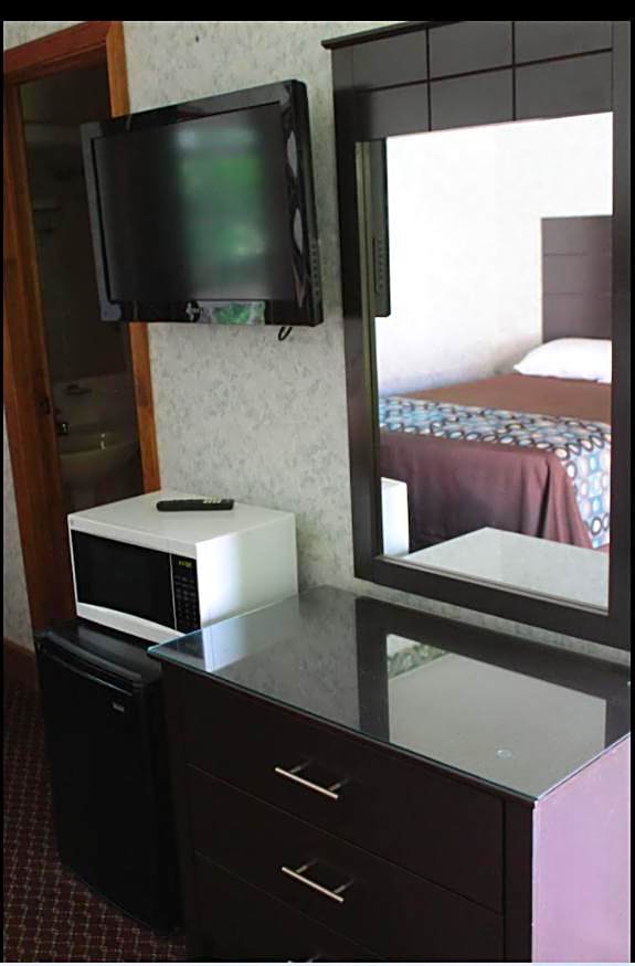 Photo 1 of 4 of 1 King Bed, Whirlpool