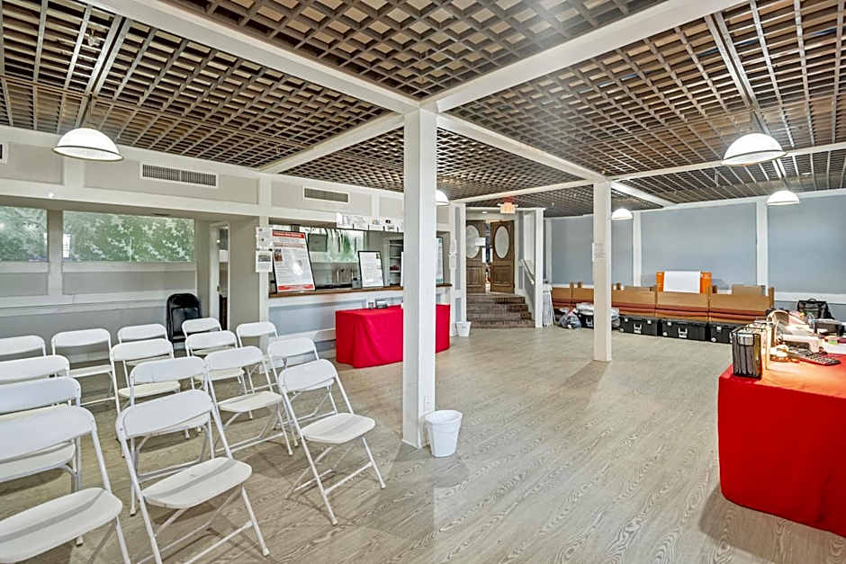 Coratel Plus Suites Wichita West Airport