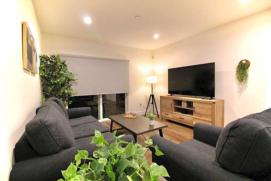 Los Angeles Premium City Suites with Free Parking