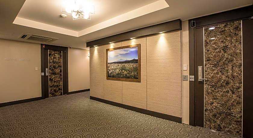 Elin Hotel