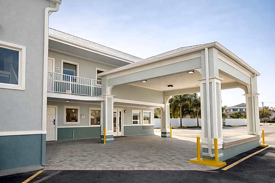 Destin Inn & Suites