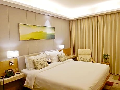 Suite with Garden View