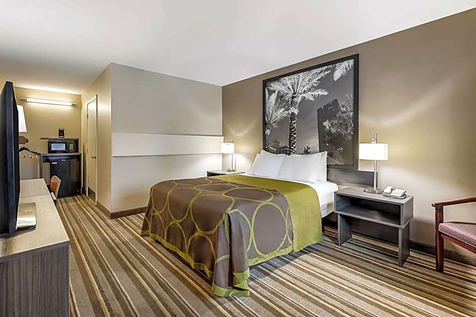 Super 8 by Wyndham Riviera Beach West Palm Beach