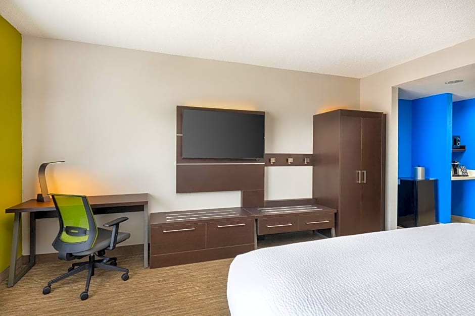 Holiday Inn Express & Suites Spring Hill By IHG