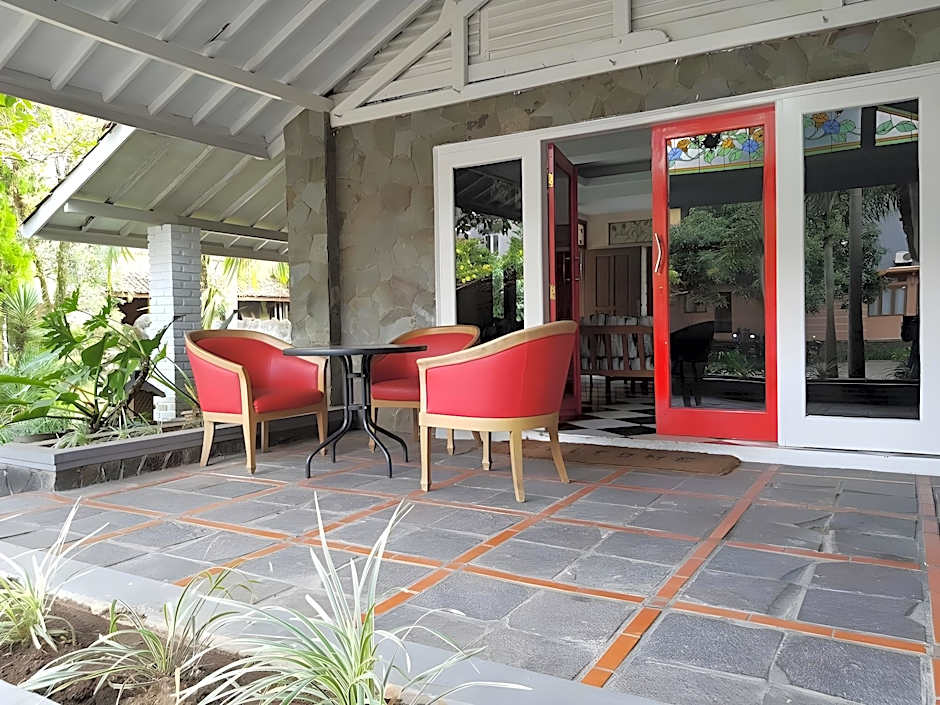 RedDoorz Plus @ Otista Garut