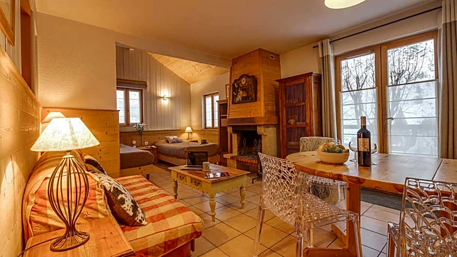Mountain Lodge in Alps-chez Philippe, Panoramic-Village, Renting, view over Glaciers