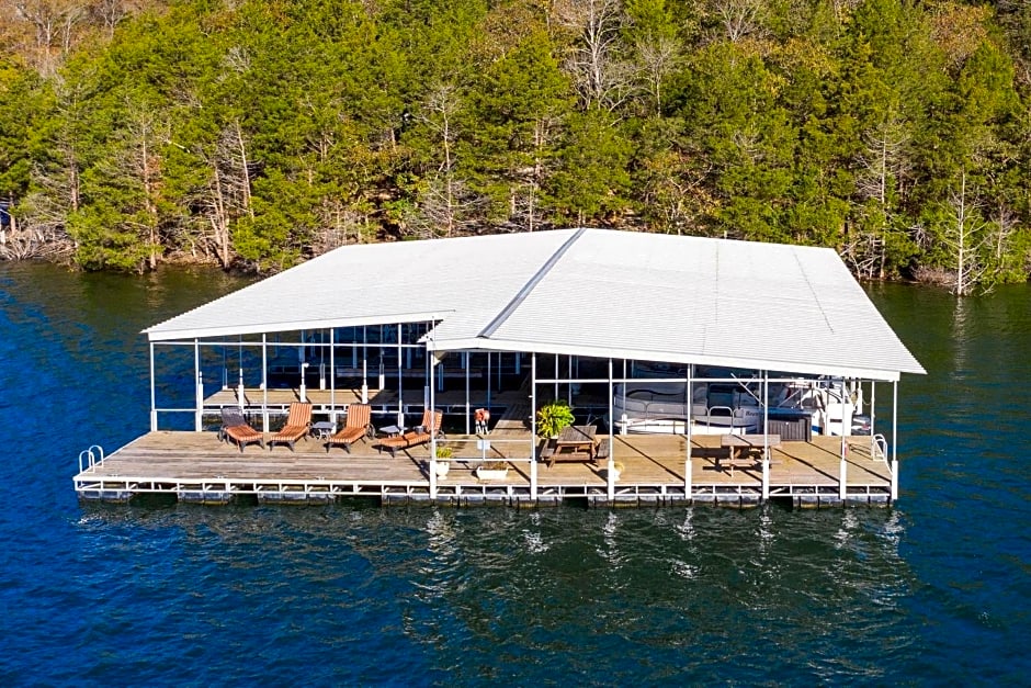 Beaver Lakefront Cabins - Couples Only Getaways