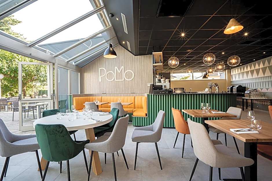 PoMo Hotel & Restaurant