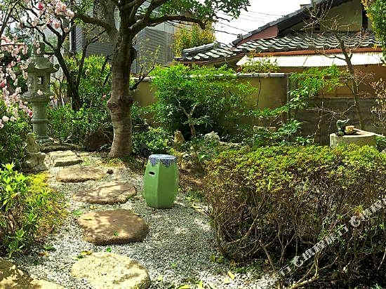 Hananobou Kinkakuji-Michi