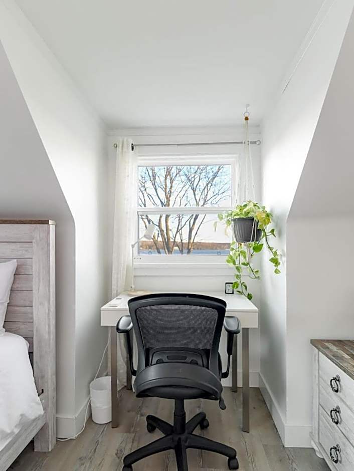 Cozy family waterfront retreat recently renovated