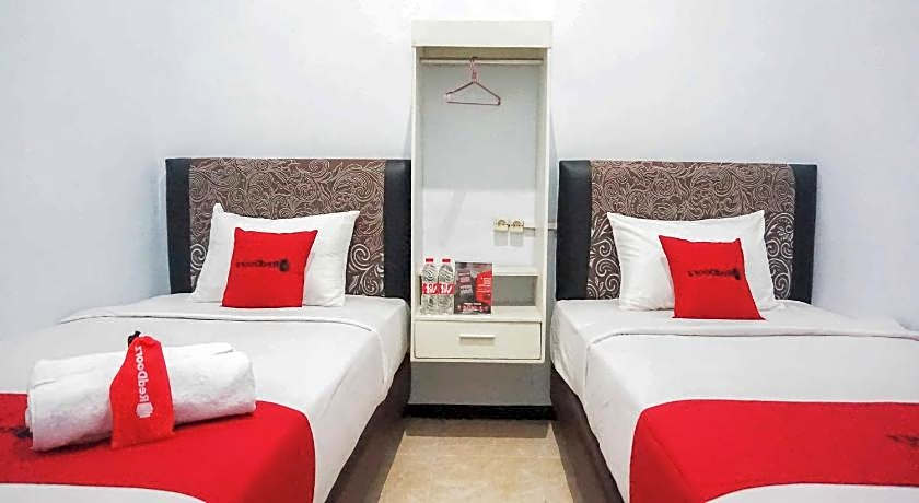 RedDoorz near Velodrome Malang 2