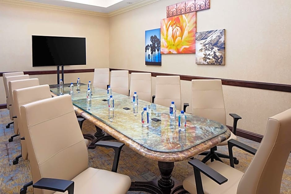 Hotel Zessa Santa Ana - a DoubleTree by Hilton
