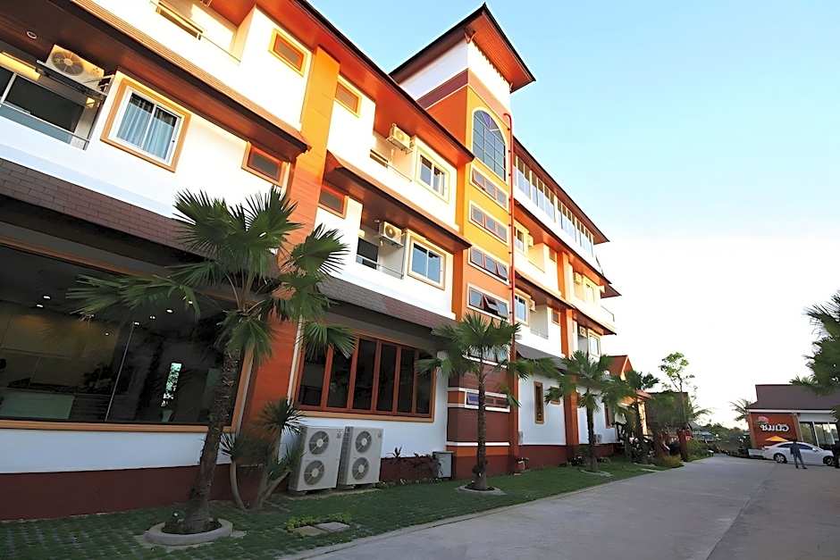 Chaophayathara Riverside Hotel