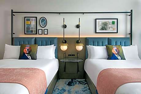 Monumental Two Queens with DC Landmark View