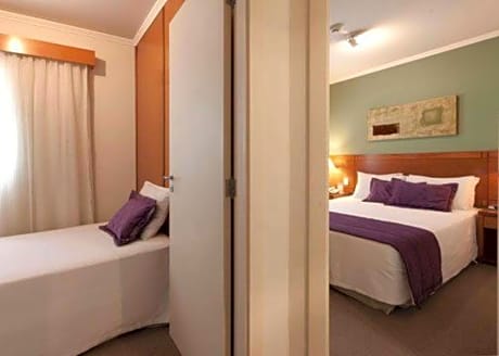 1 Queen Bed, Suite, Smoking, Upgrade